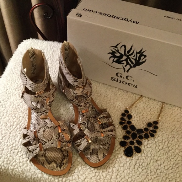 NEW! Snakeskin Gladiator Casual Sandals - Picture 6 of 8